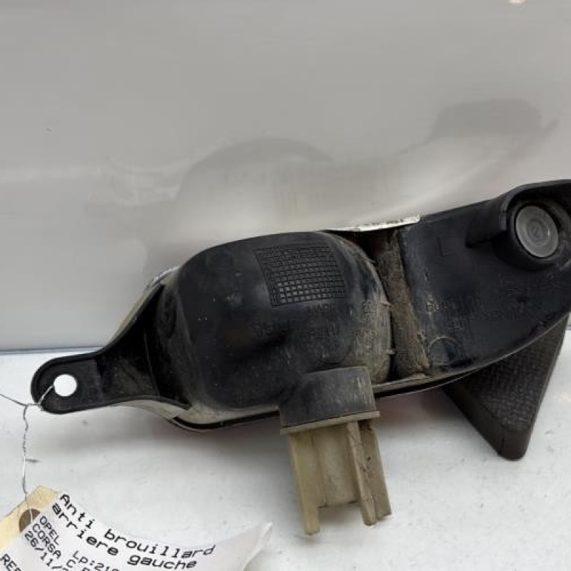 Anti brouillard arriere gauche OPEL CORSA C Photo n°4