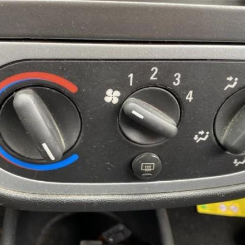 Anti brouillard arriere gauche OPEL CORSA C Photo n°7