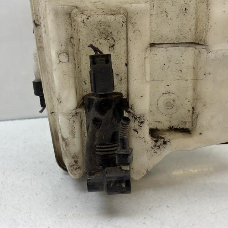 Vase de lave glace VOLVO V 40 2 Photo n°2