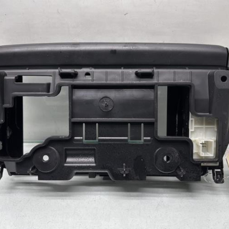 Facade autoradio PEUGEOT 2008 1 Photo n°2