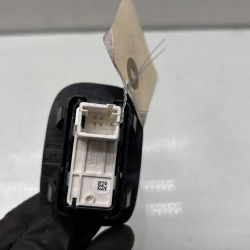 Interrupteur de leve vitre arriere gauche PEUGEOT 208 1 Photo n°3