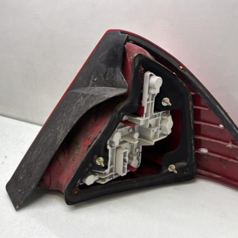 Feu arriere principal gauche (feux) FORD MONDEO 2 Photo n°2