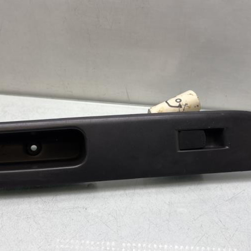 Interrupteur de leve vitre avant droit SUZUKI SWIFT 3 Photo n°1