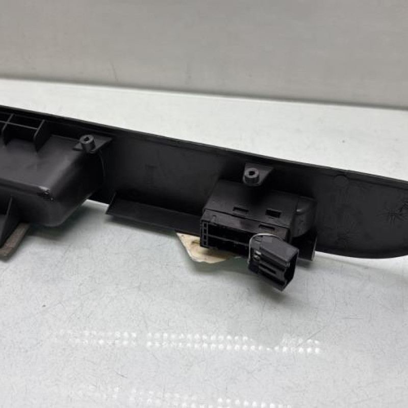 Interrupteur de leve vitre avant droit SUZUKI SWIFT 3 Photo n°2