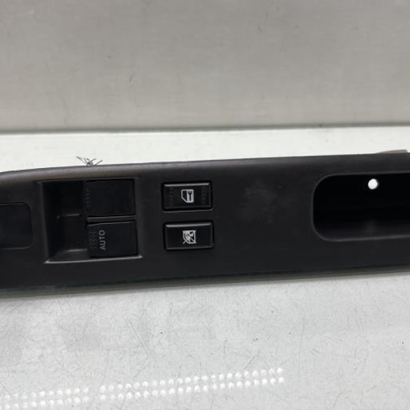 Interrupteur de leve vitre avant gauche SUZUKI SWIFT 3 Photo n°1