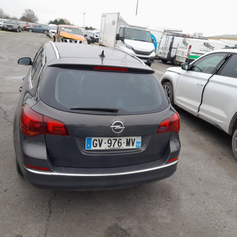 OPEL ASTRA J SPORTS TOURER PHASE 2 BREAK 1.7 CDTI - 16V TURBO Photo n°6