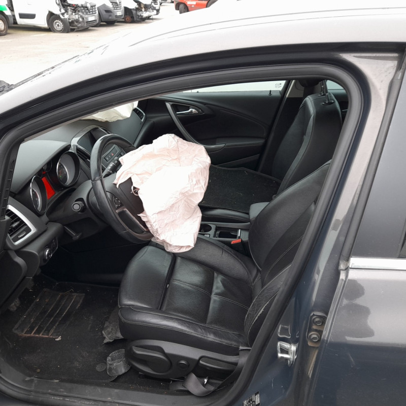 OPEL ASTRA J SPORTS TOURER PHASE 2 BREAK 1.7 CDTI - 16V TURBO Photo n°7