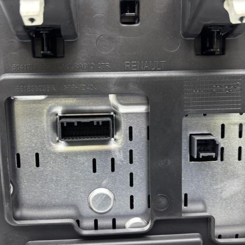 Ecran GPS RENAULT MEGANE 4 Photo n°4