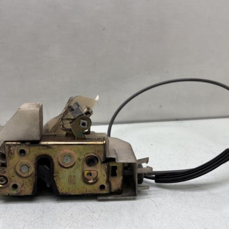 Serrure avant gauche FORD FIESTA 4 Photo n°1