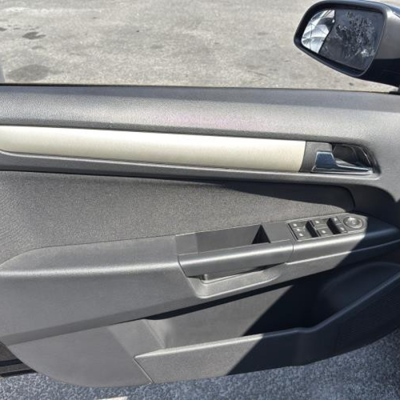 Pretensionneur de ceinture avant gauche OPEL ASTRA H Photo n°12