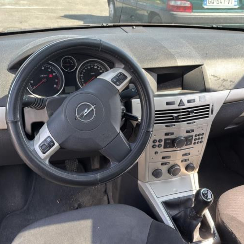 Pretensionneur de ceinture avant gauche OPEL ASTRA H Photo n°16