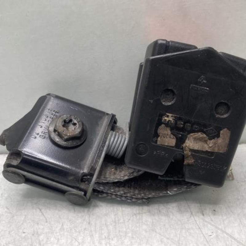 Attache ceinture arriere droit RENAULT CLIO 2 Photo n°1