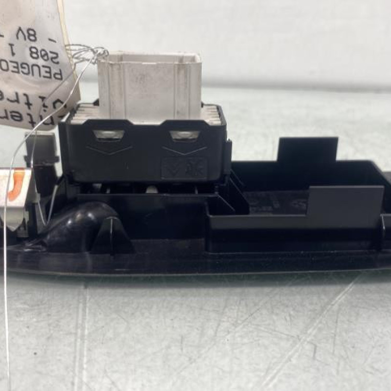 Interrupteur de leve vitre avant droit PEUGEOT 208 1 Photo n°3