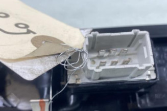 Interrupteur de leve vitre avant droit PEUGEOT 208 1