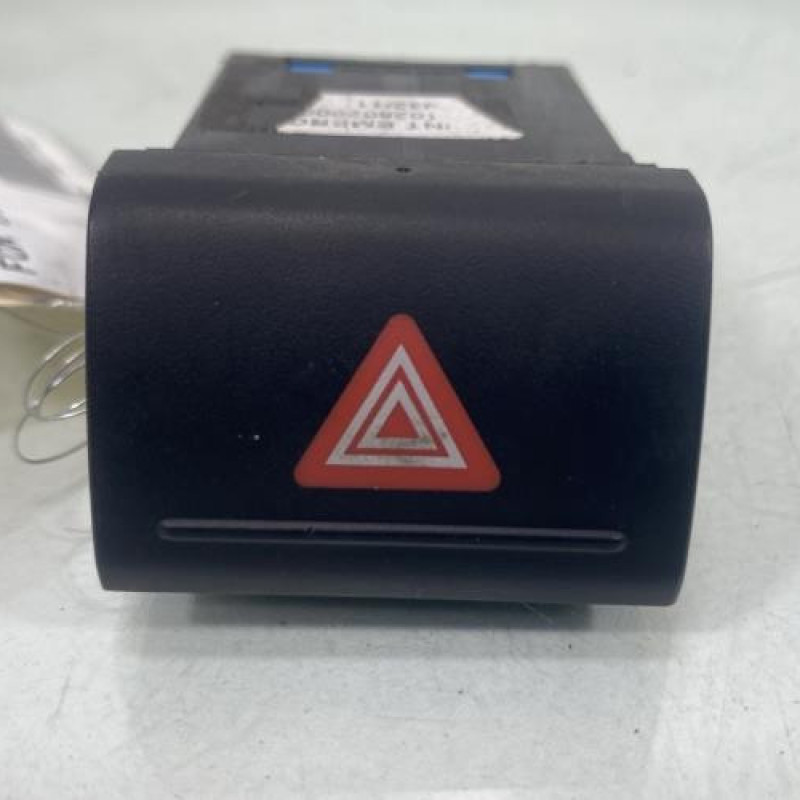 Bouton de warning VOLKSWAGEN FOX Photo n°1