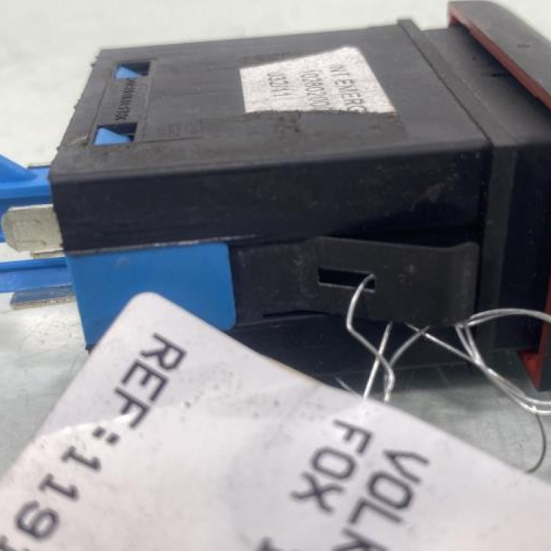 Bouton de warning VOLKSWAGEN FOX Photo n°4