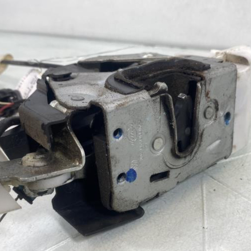 Serrure avant gauche VOLKSWAGEN FOX Photo n°2