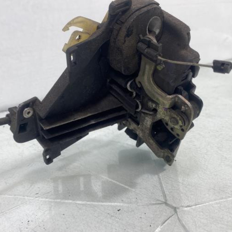 Serrure avant gauche VOLKSWAGEN GOLF 4 Photo n°3