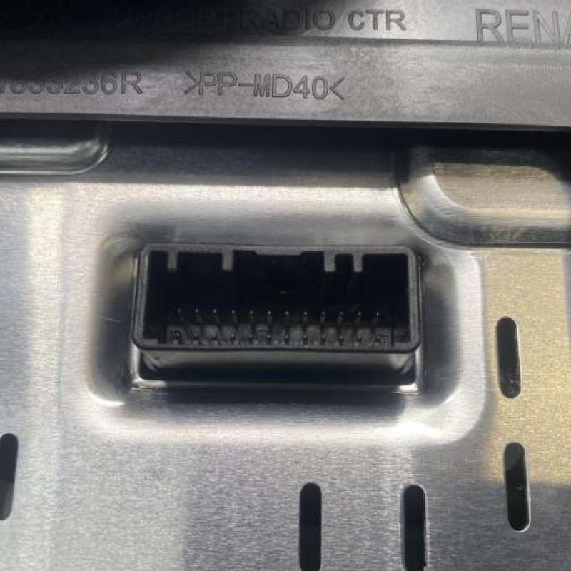 Ecran GPS RENAULT MEGANE 4 Photo n°3