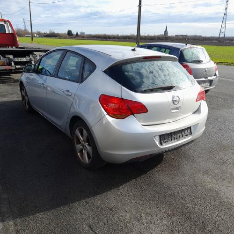 Custode arriere droit OPEL ASTRA J Photo n°7