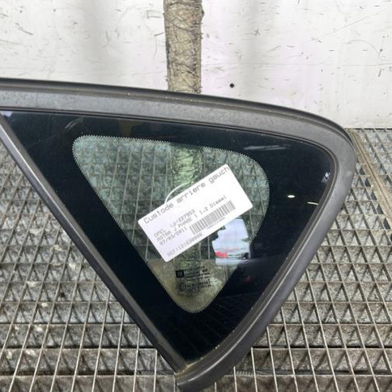 Custode arriere gauche OPEL ASTRA J Photo n°1