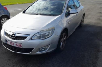 Crochet de remorquage OPEL ASTRA J