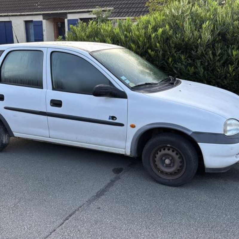 Capot OPEL CORSA B Photo n°8