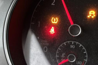 Charniere de capot VOLKSWAGEN GOLF 7