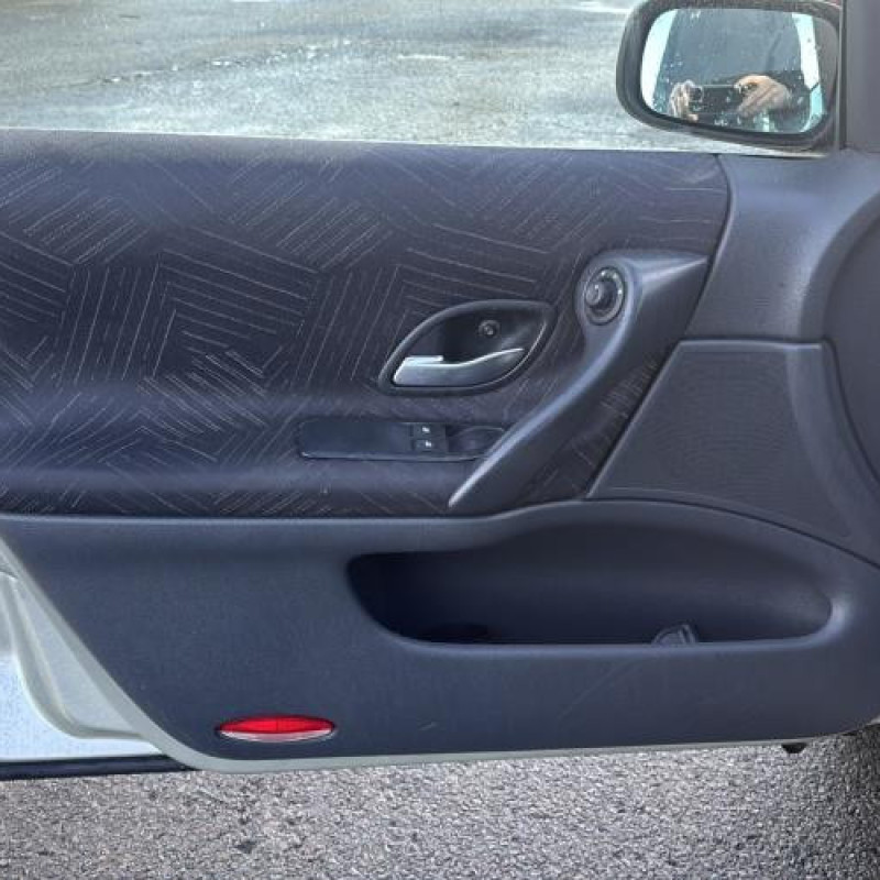 Interrupteur de leve vitre avant droit RENAULT LAGUNA 2 Photo n°18