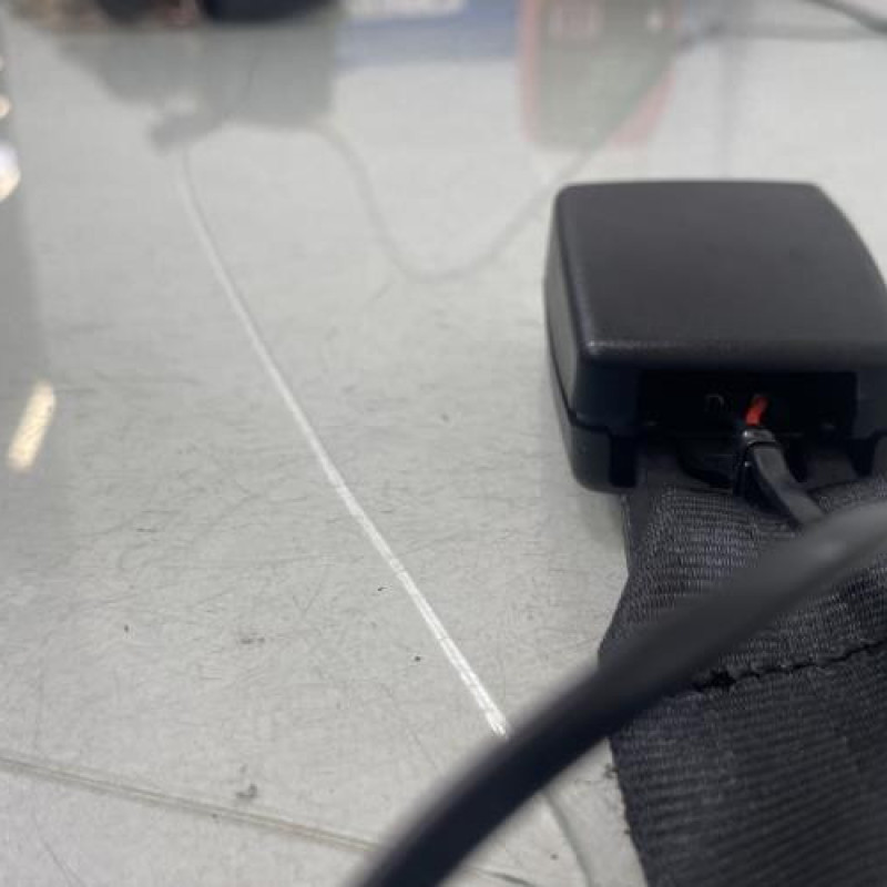 Attache ceinture arriere droit RENAULT TWINGO 3 Photo n°3