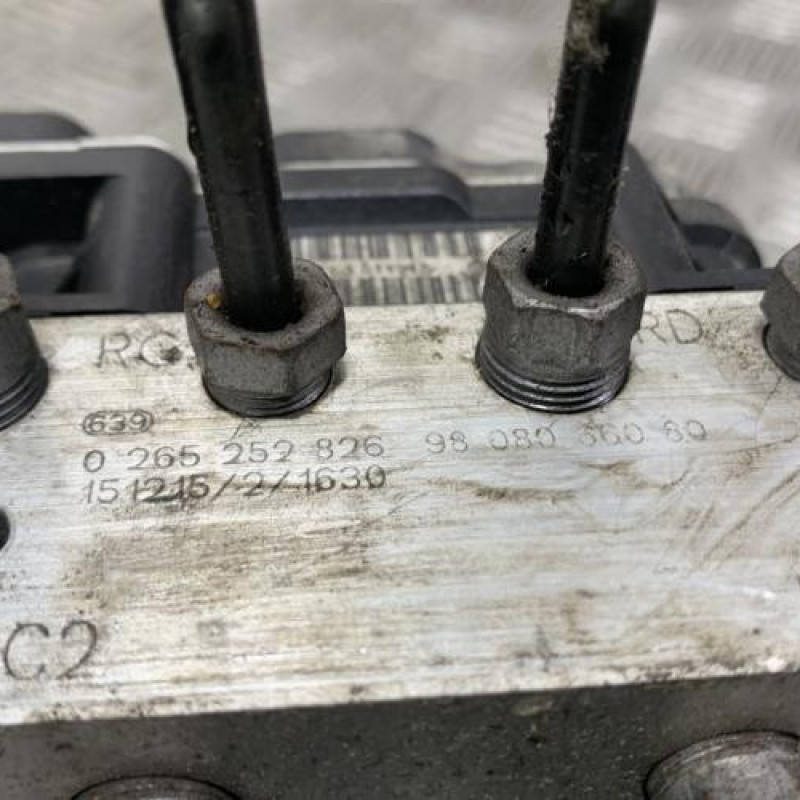 Bloc ABS (freins anti-blocage) PEUGEOT 3008 1 Photo n°2