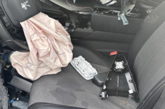 Arret de porte avant droit PEUGEOT 5008 2