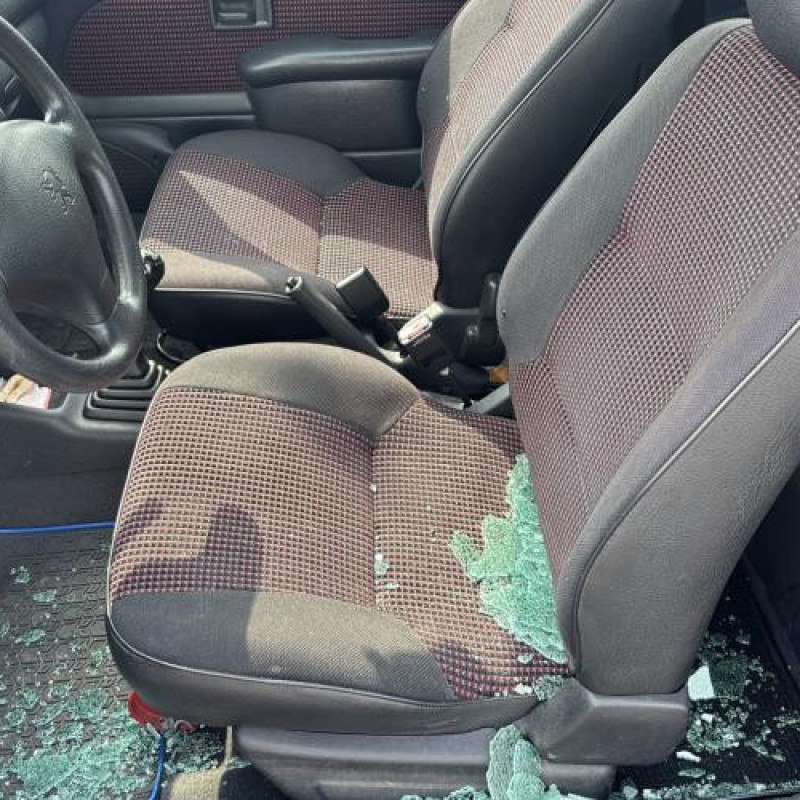 Aile avant droit PEUGEOT 106 Photo n°14