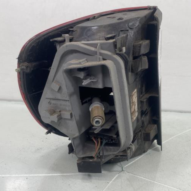 Feu arriere principal droit (feux) VOLKSWAGEN FOX Photo n°2