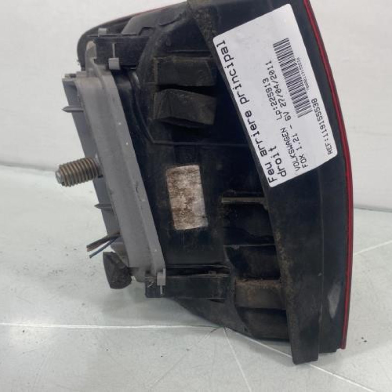 Feu arriere principal droit (feux) VOLKSWAGEN FOX Photo n°3