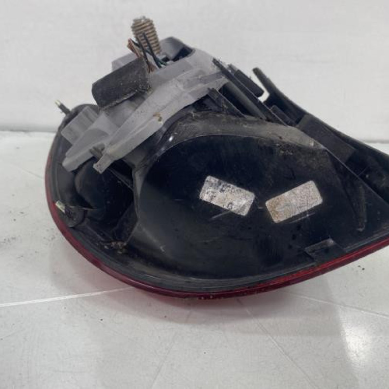 Feu arriere principal droit (feux) VOLKSWAGEN FOX Photo n°4
