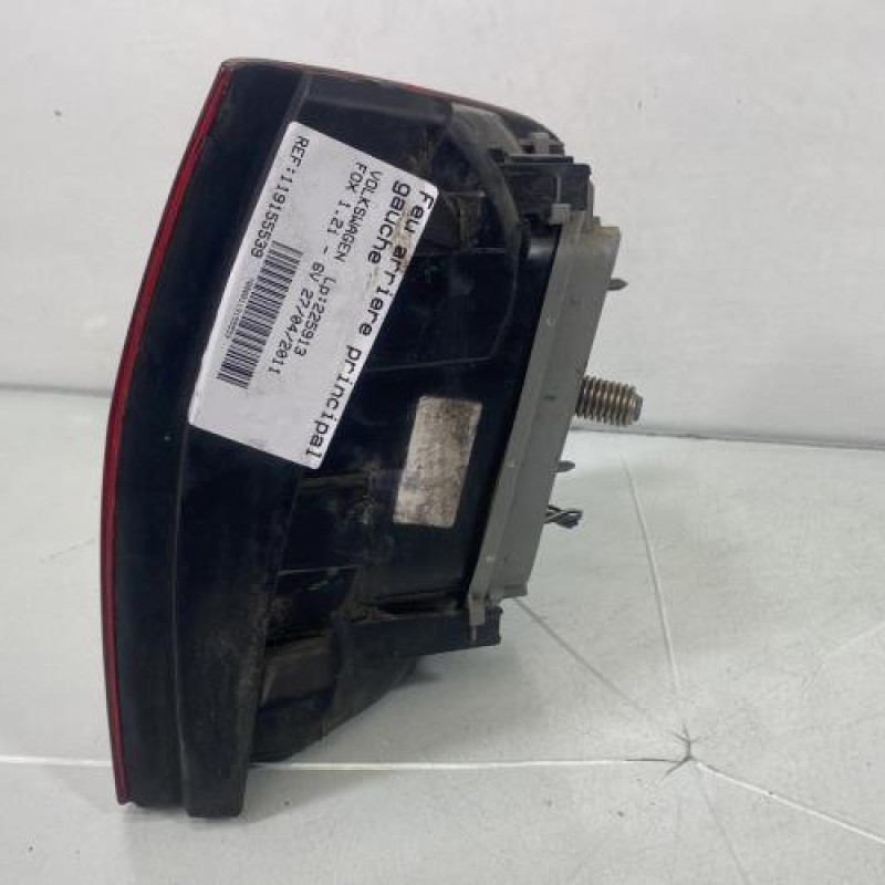 Feu arriere principal gauche (feux) VOLKSWAGEN FOX Photo n°2