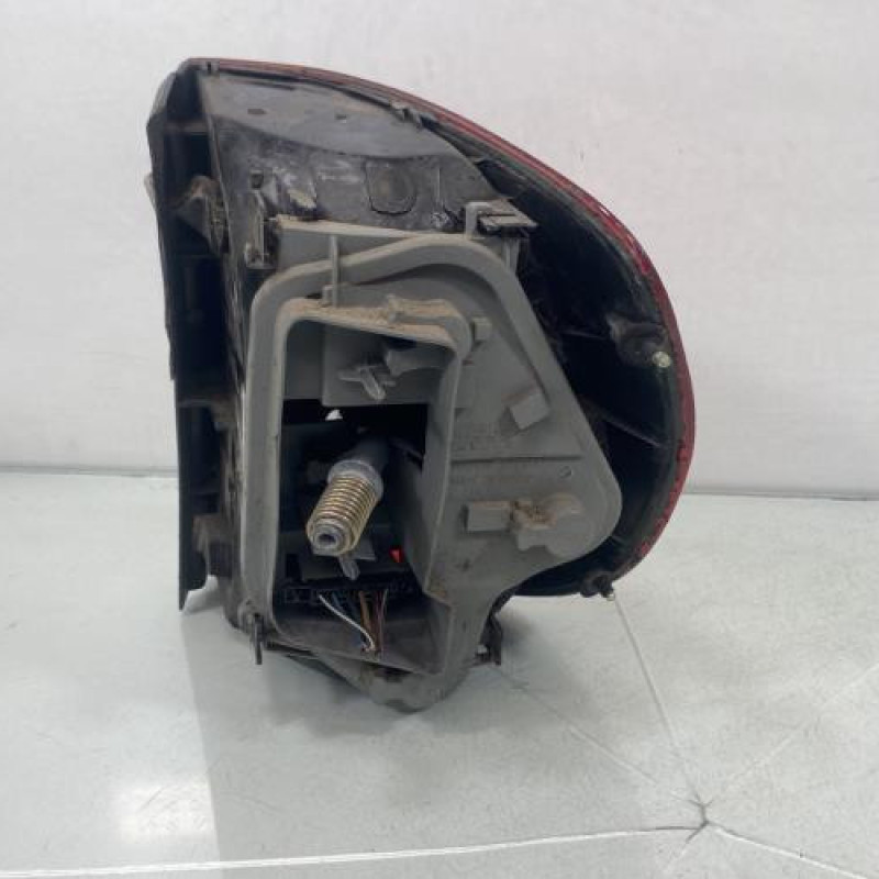 Feu arriere principal gauche (feux) VOLKSWAGEN FOX Photo n°3