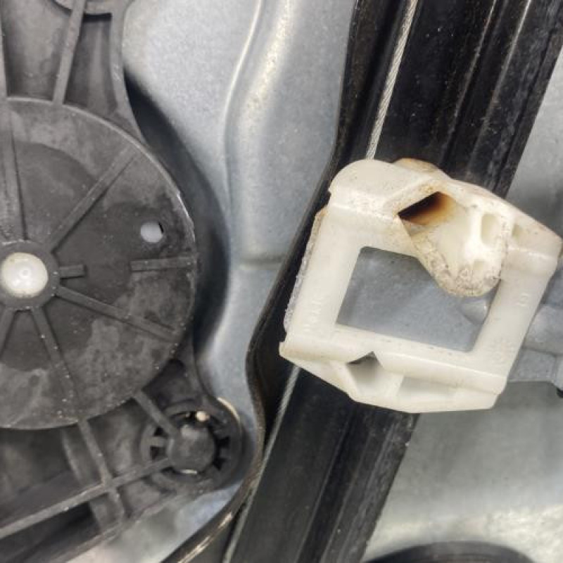 Leve vitre mecanique avant gauche VOLKSWAGEN GOLF 4 Photo n°4