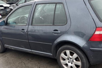 Pare choc arriere VOLKSWAGEN GOLF 4