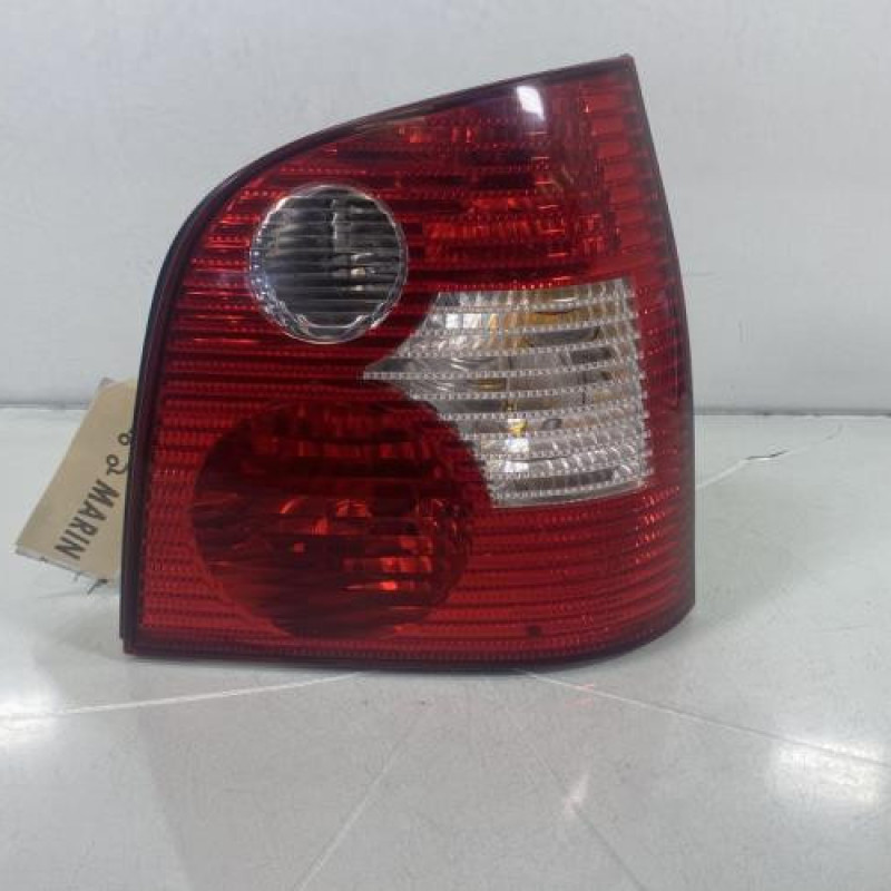 Feu arriere principal droit (feux) VOLKSWAGEN POLO 4 Photo n°1