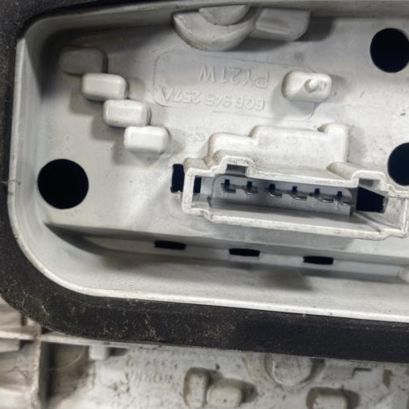 Feu arriere principal gauche (feux) VOLKSWAGEN POLO 4 Photo n°3