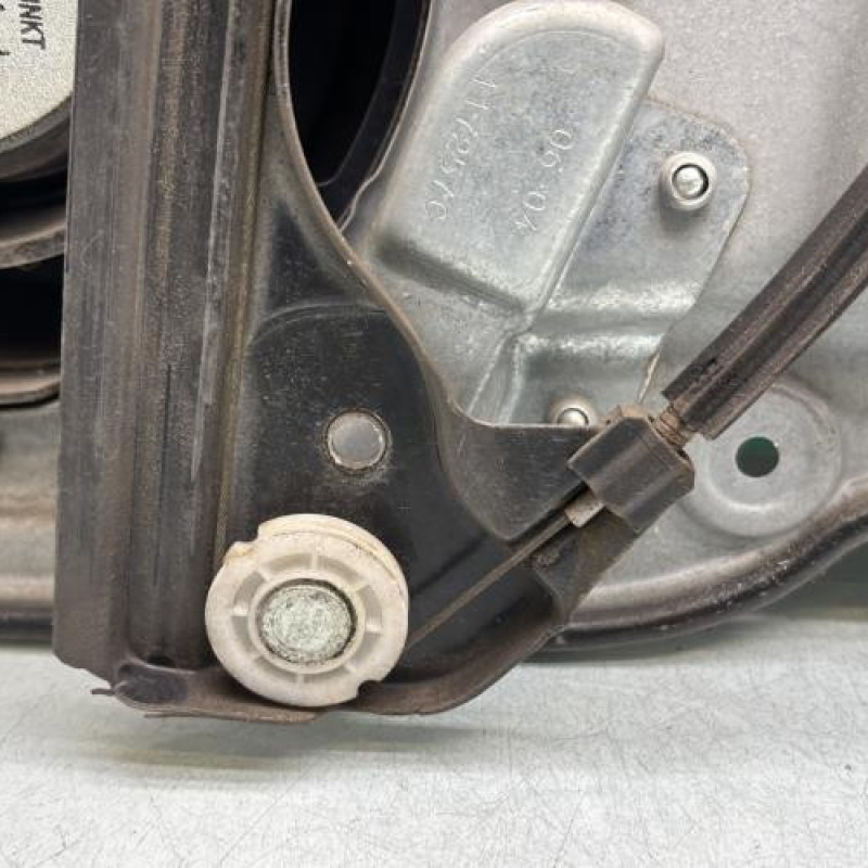 Leve vitre electrique avant gauche VOLKSWAGEN TOURAN 1 Photo n°8