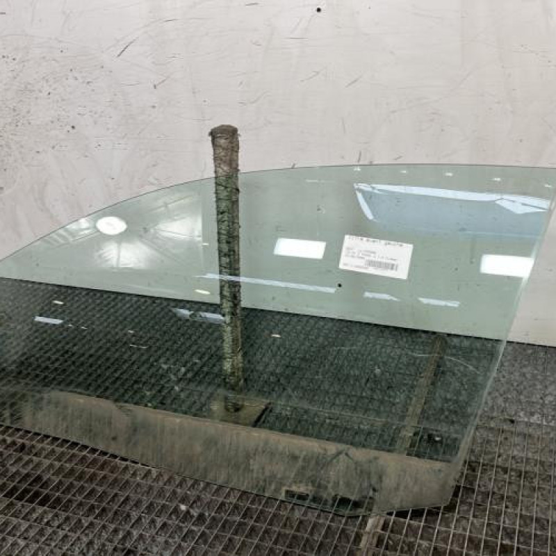 Vitre avant gauche SEAT IBIZA 3 Photo n°3
