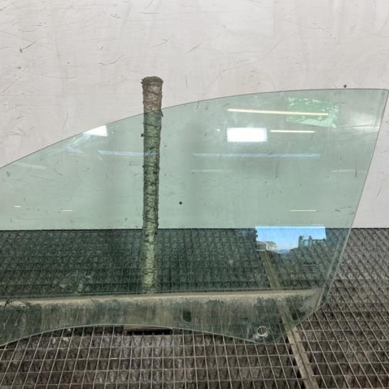 Vitre avant gauche RENAULT MEGANE 4 Photo n°1