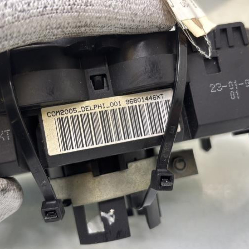 Com (Bloc Contacteur Tournant+Commodo Essuie Glace+Commodo Phare) CITROEN C2 Photo n°9