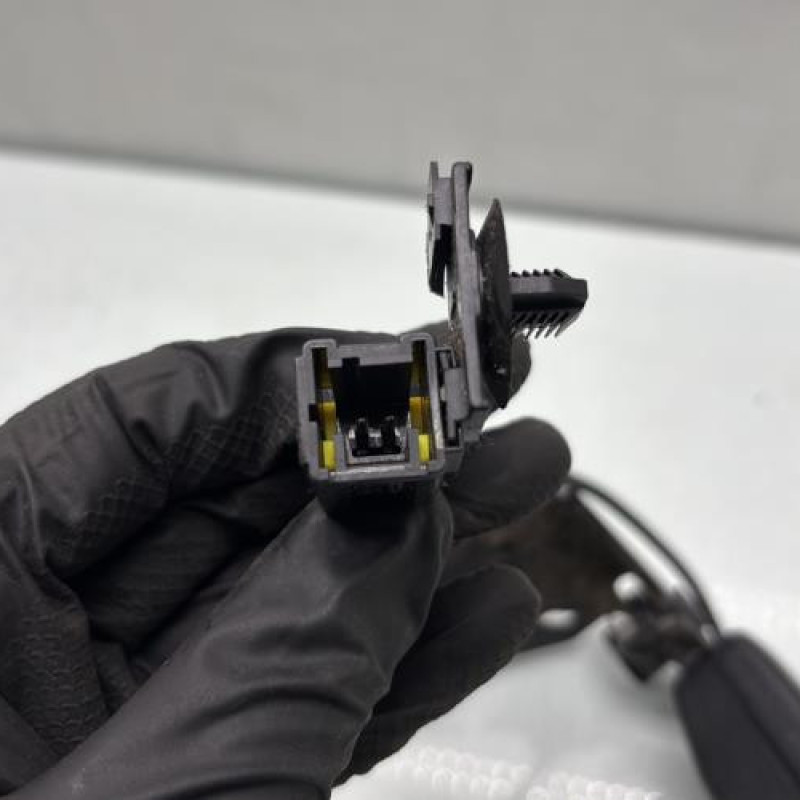 Attache ceinture arriere gauche PEUGEOT 207 Photo n°3