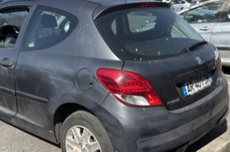 Attache ceinture arriere gauche PEUGEOT 207