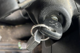 Attache ceinture avant gauche PEUGEOT 207