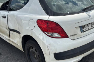 Attache ceinture avant gauche PEUGEOT 207